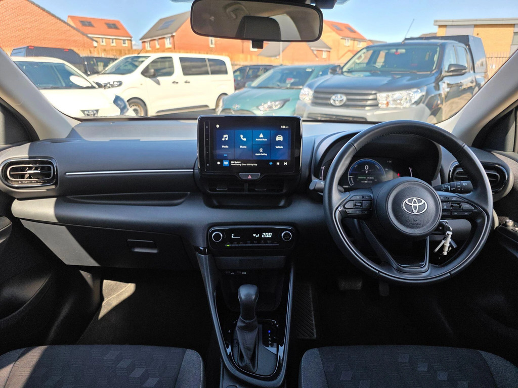 Toyota Yaris 1.5 Hybrid Design NV24JNN #5
