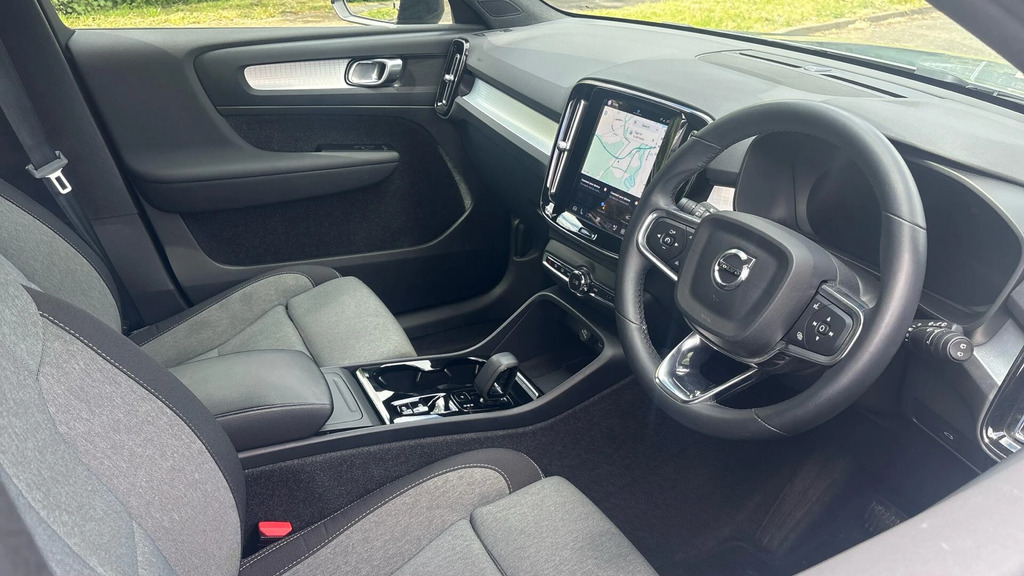 Volvo XC40 2.0 B3p Plus Dark NU23ZTF #4