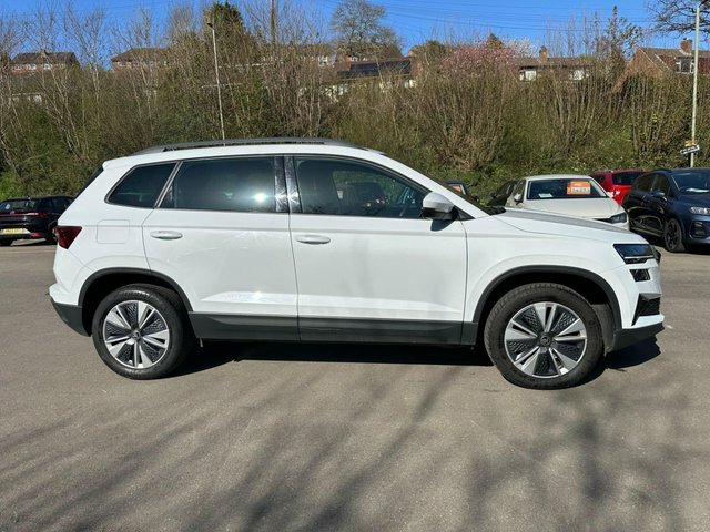 Skoda Karoq 2.0 Tdi Se Drive GV23YPM White #4