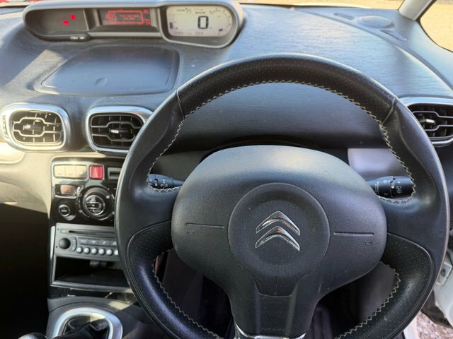 Citroen C3 Picasso 1.6 Bluehdi Exclusive Mpv BC15YHR White #3