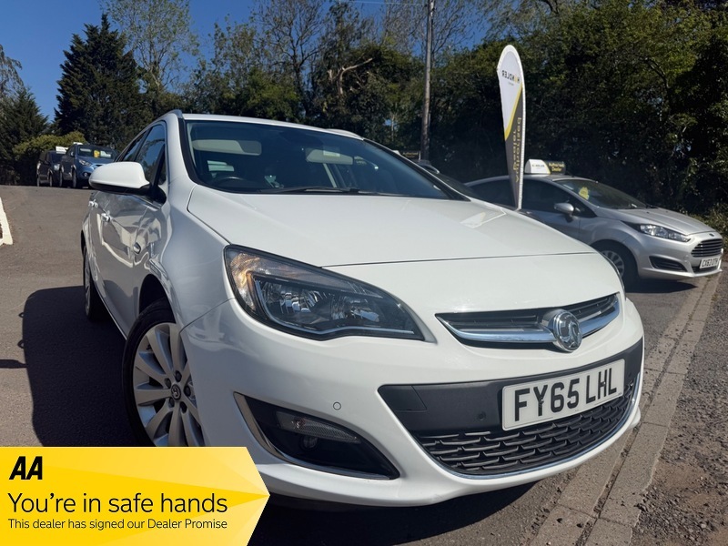 Vauxhall Astra Elite White #2