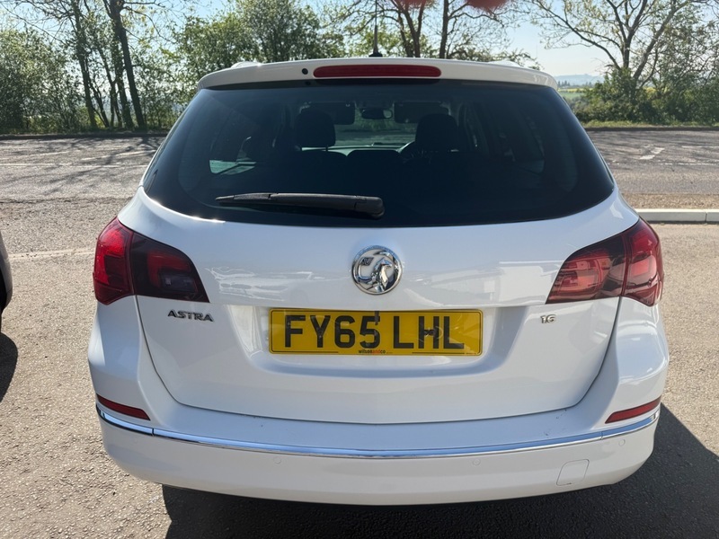 Vauxhall Astra Elite White #4