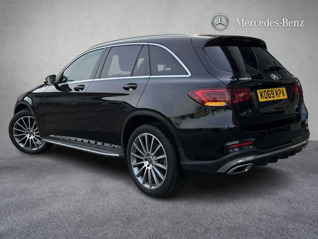 Mercedes-Benz GLC Class 300D 4Matic Amg Line Premium 9G-tronic 2020 Black #2