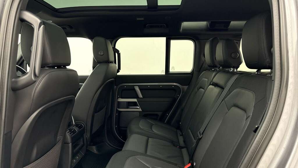 Land Rover Defender 110 2.0 P400e X-dynamic Se 110 2024 Grey #4