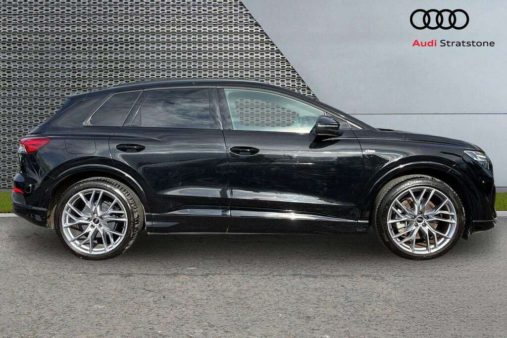 Audi Q4 E Tron 150Kw 40 82.77Kwh Edition 1 2023 Black #4