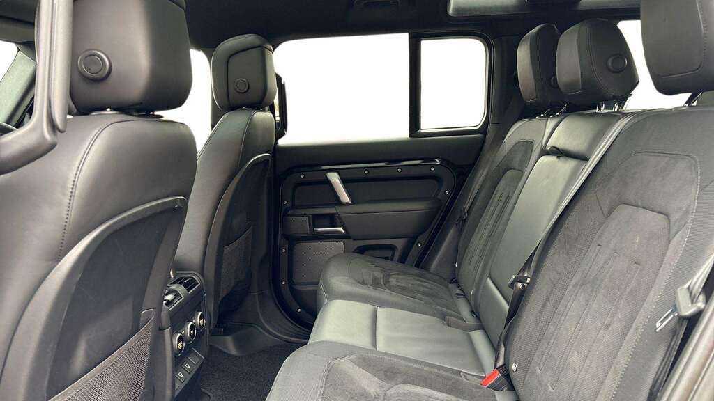 Land Rover Defender 110 5.0 P525 V8 110 2022 HK22POU Black #4
