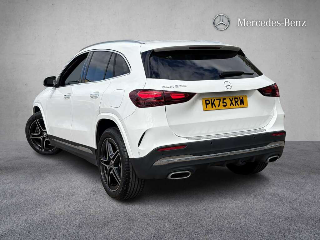Mercedes-Benz GLA Class 200 Amg Line Executive 2025 White #2