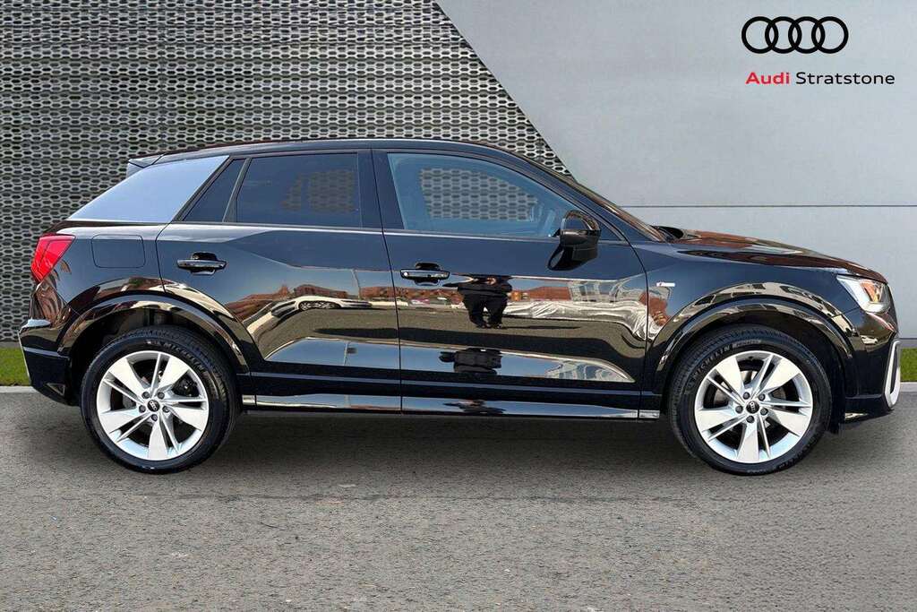 Audi Q2 35 Tfsi S Line S Tronic 2024 BK24TXM Black #4