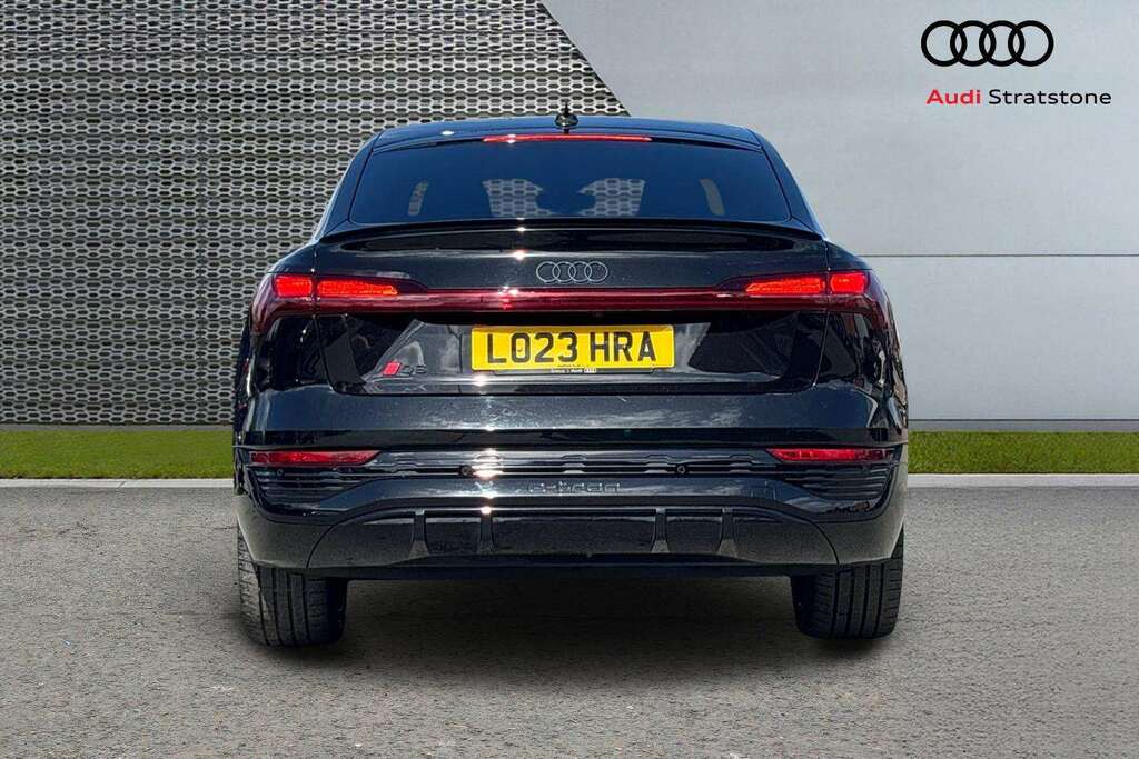 Audi Q8 e tron 300Kw 55 Quattro 114Kwh Black Ed Tech 2 LO23HRA Black #6