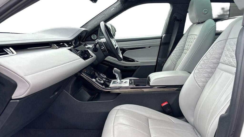 Land Rover Range Rover Evoque 1.5 P300e 2022 MA22UBW White #3