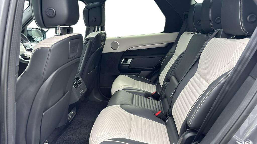 Land Rover Discovery 3.0 D300 R-dynamic Hse 2023 BA73YYP Grey #4