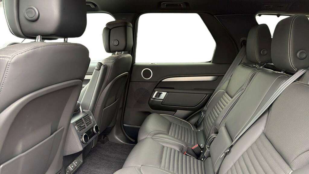Land Rover Discovery 3.0 D300 R-dynamic Hse 2023 BM23NLD Black #4