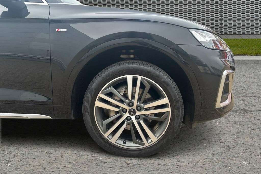 Audi Q5 55 Tfsi E Quattro Competition S Tronic 2021 MT71AEC Black #5