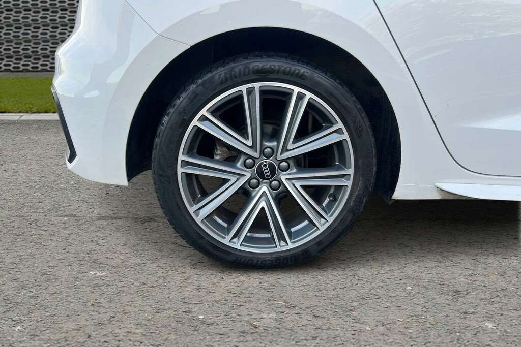 Audi A1 30 Tfsi S Line S Tronic 2024 BA74LGK White #5