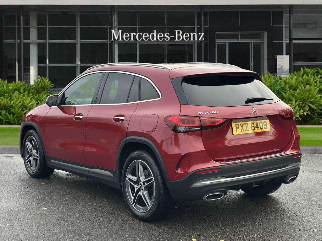 Mercedes-Benz GLA Class 180 Amg Line Premium 2021 PXZ6409 Red #2