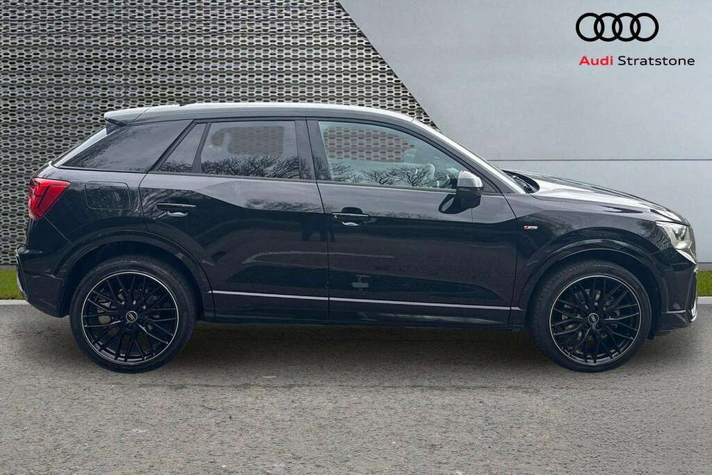 Audi Q2 35 Tfsi Black Edition S Tronic 2024 FG74EAP Black #4