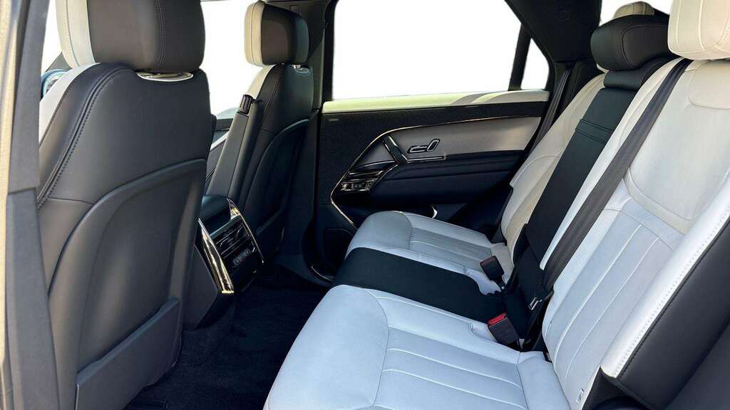 Land Rover Range Rover Sport 3.0 D300 Dynamic Se 2023 FJ73YYD Black #4