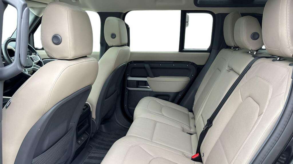 Land Rover Defender 110 3.0 D250 Xs Edition 110 2024 KW24YYV Black #4