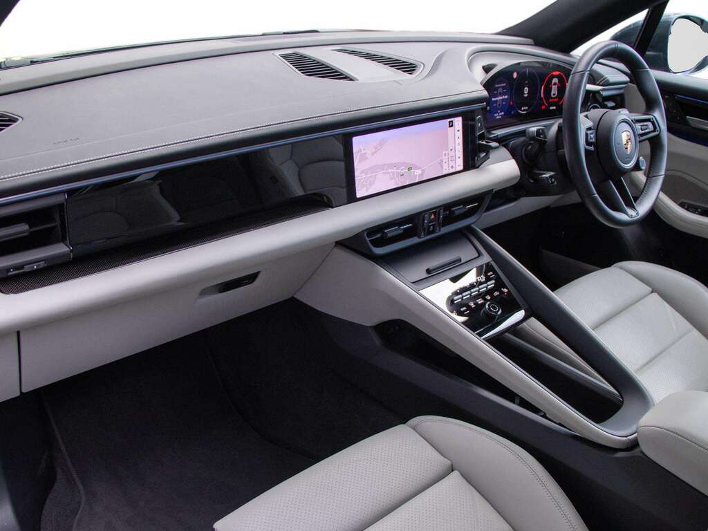 Porsche Macan 300Kw 4 100Kwh 2025 AK74OJW Grey #2