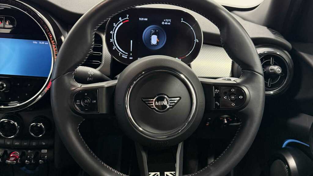 Mini Hatch 1.5 Cooper Exclusive Premium 2024 FJ24TGY Black #5
