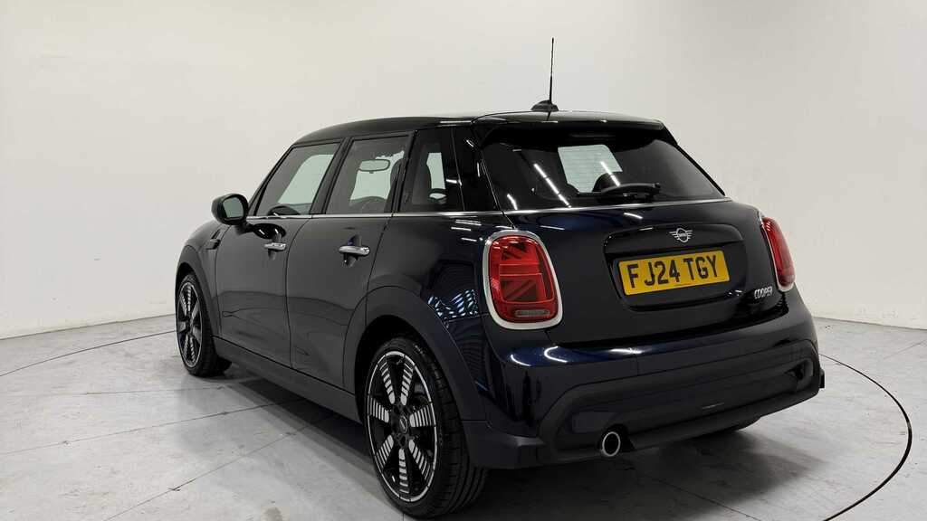 Mini Hatch 1.5 Cooper Exclusive Premium 2024 FJ24TGY Black #2