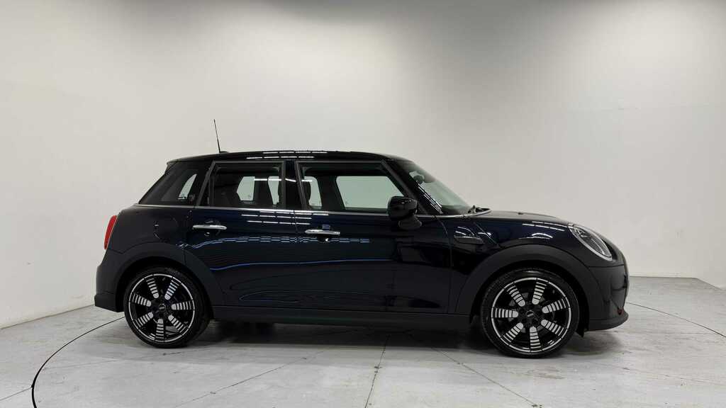 Mini Hatch 1.5 Cooper Exclusive Premium 2024 FJ24TGY Black #3