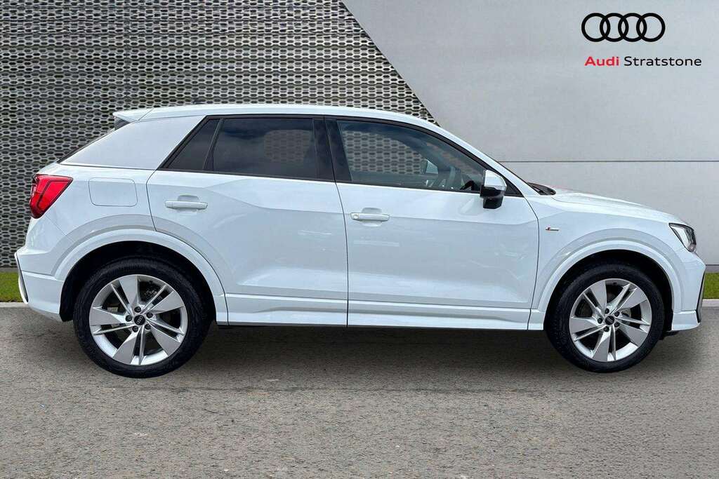 Audi Q2 30 Tfsi 116 S Line 2025 DX75SNN White #4