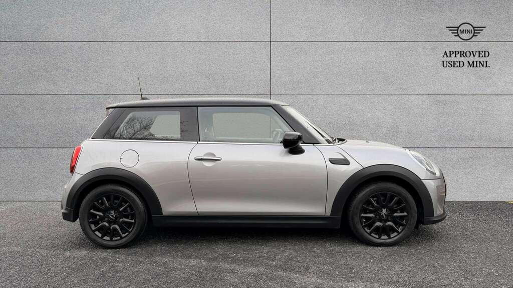 Mini Hatch 1.5 Cooper Classic 2023 YB23FYV Silver #4