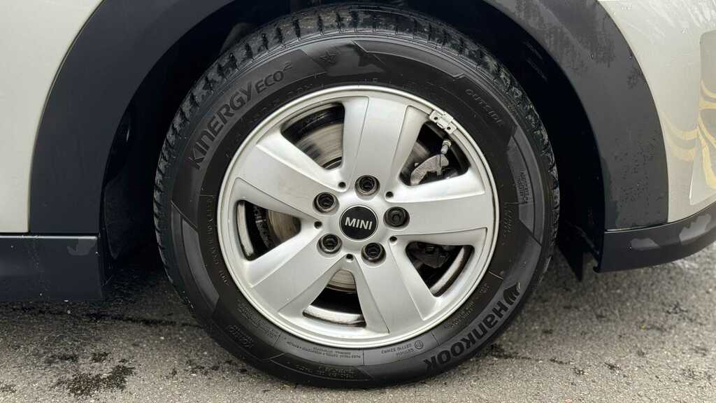 Mini Hatch 1.5 Cooper Classic 2024 FH73GKD Silver #4