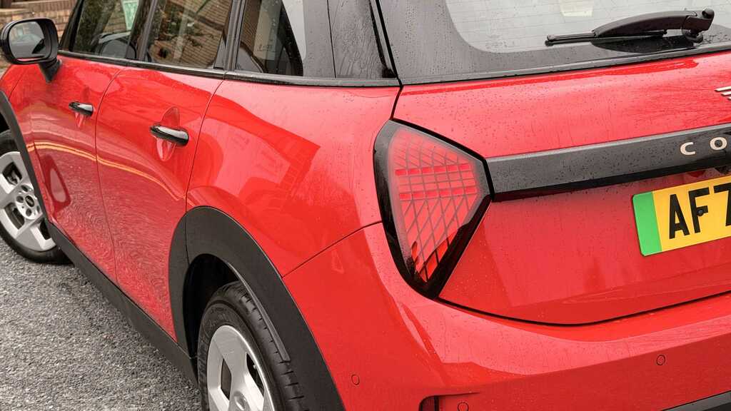 Mini Hatch 1.5 C Classic 2025 AF75NHO Red #3