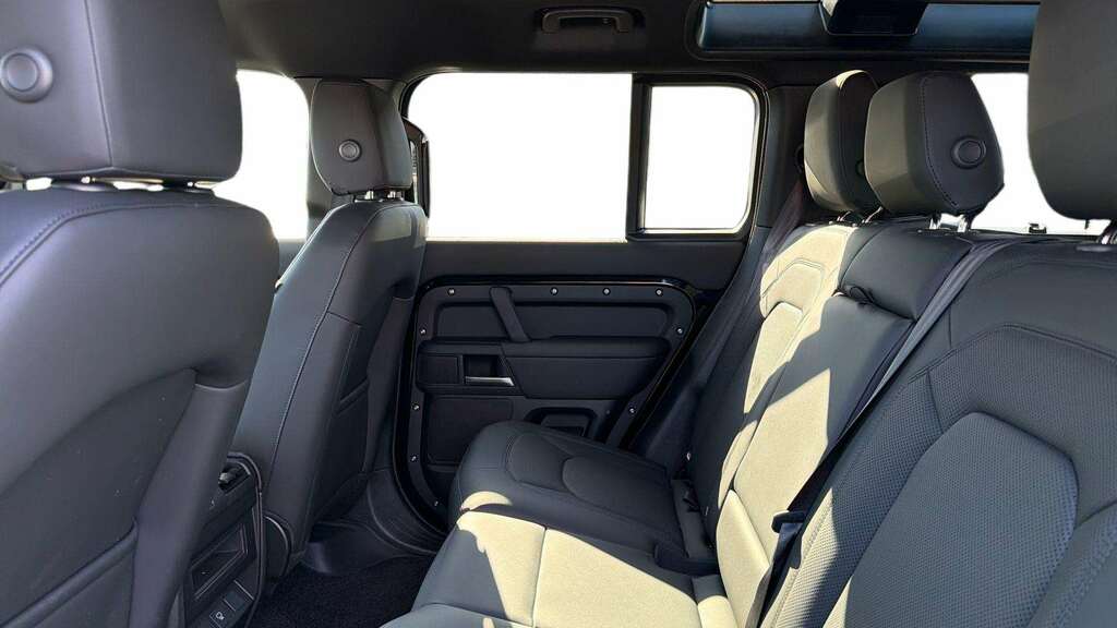 Land Rover Defender 110 3.0 D250 X-dynamic Se 110 2025 BU75SVV Black #4