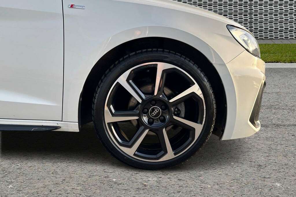 Audi A1 30 Tfsi 110 Black Edition 2022 MV22ZGA White #4