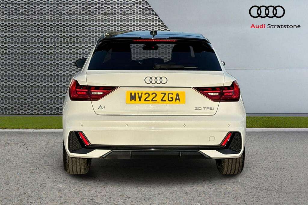 Audi A1 30 Tfsi 110 Black Edition 2022 MV22ZGA White #6