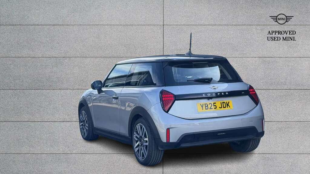 Mini Hatch 1.5 C Classic 2025 YB25JDK Silver #2