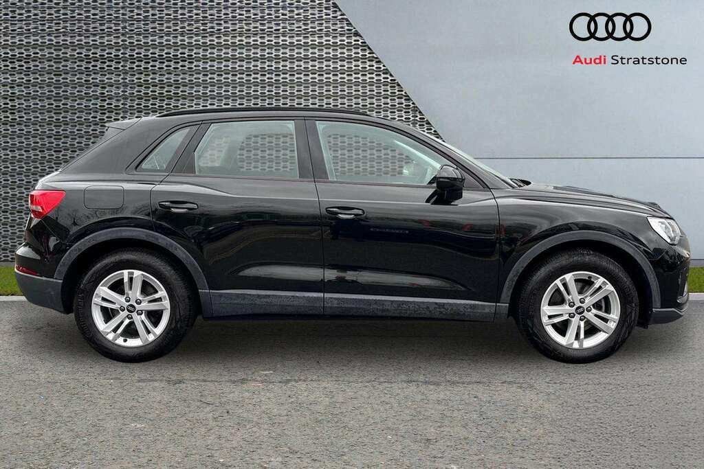 Audi Q3 35 Tfsi Technik S Tronic 2022 MM72TWX Black #4
