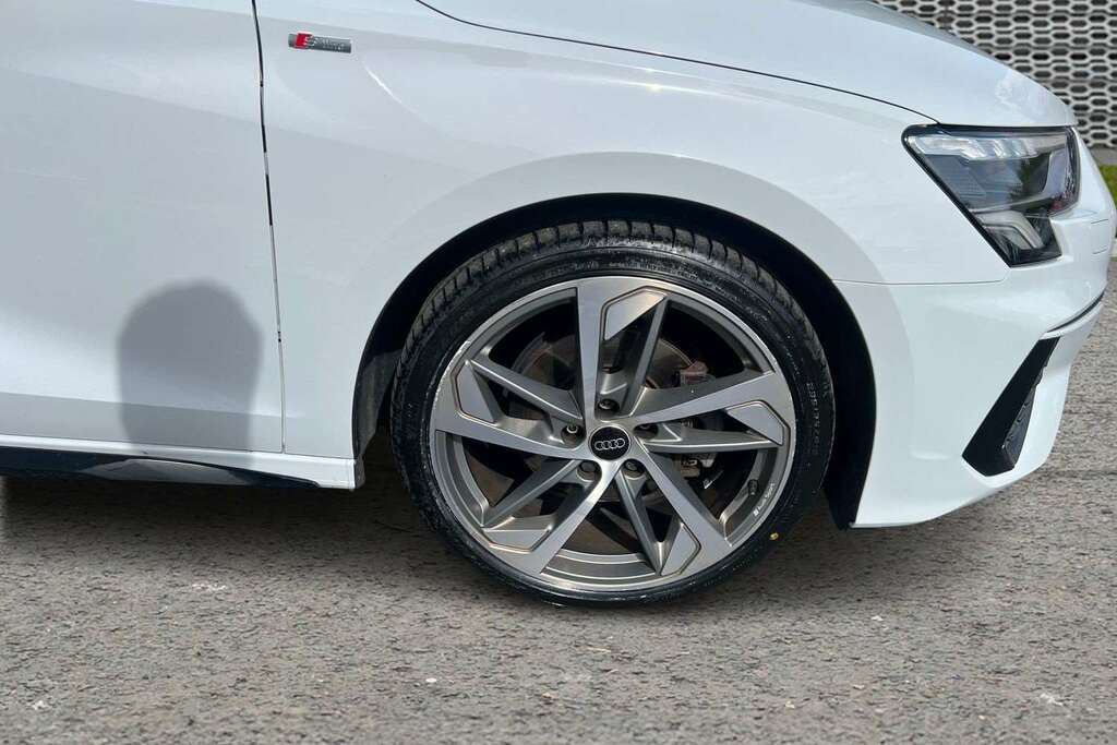 Audi A3 35 Tfsi Black Edition S Tronic 2024 MJ24CAO White #4