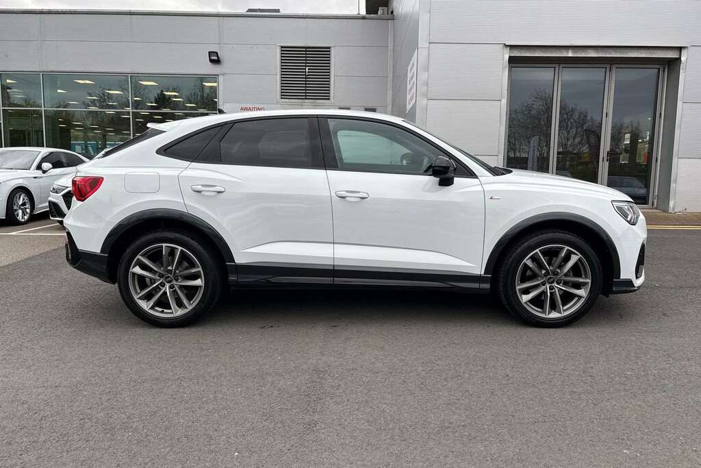 Audi Q3 35 Tfsi Black Edition S Tronic 2023 MT23GOE White #4