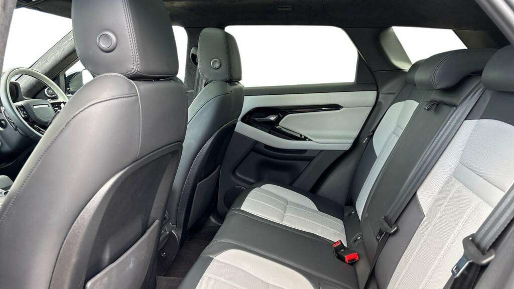 Land Rover Range Rover Evoque 2.0 D200 2024 KR74YUJ Black #4