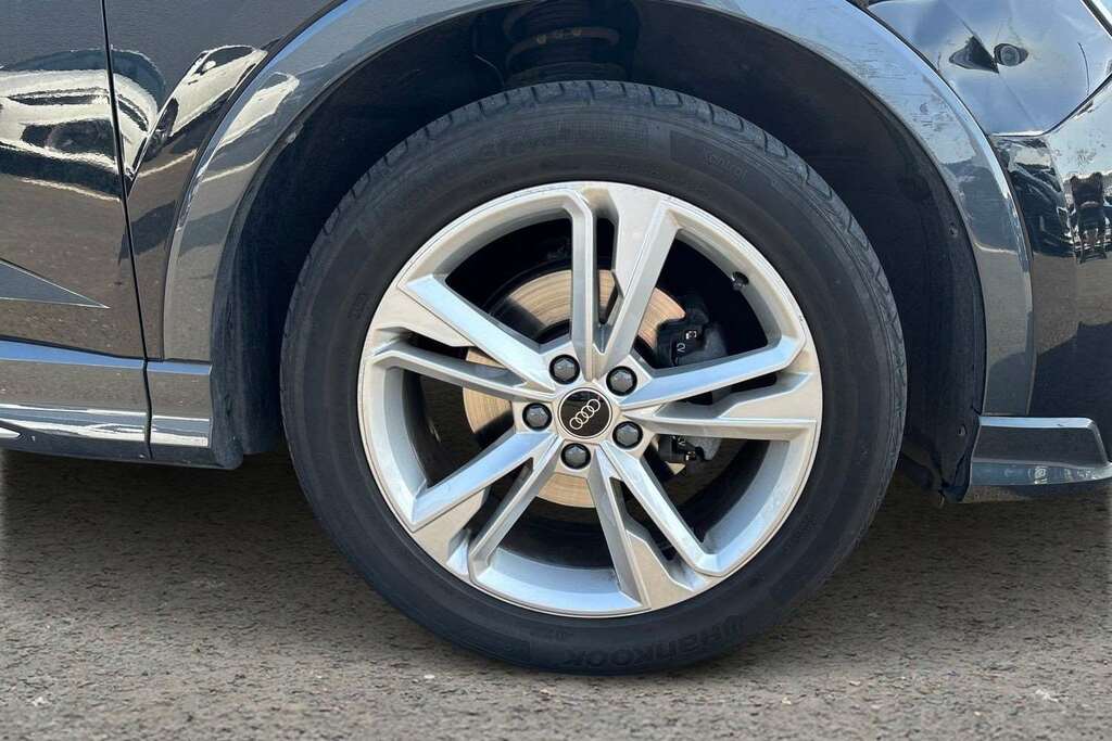 Audi Q3 35 Tfsi S Line 2023 MV73ZTT Black #4