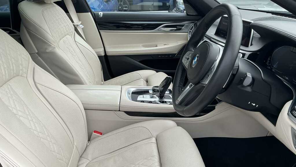 BMW 7 Series 745Le Xdrive M Sport 2019 YF19HZC Black #4