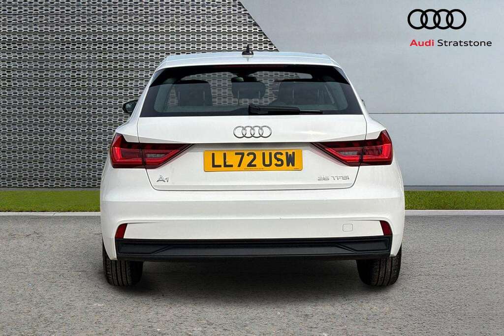 Audi A1 25 Tfsi Technik 2022 LL72USW White #6