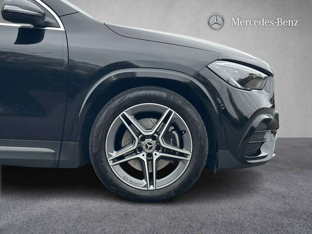 Mercedes-Benz GLA Class 200 Amg Line Executive 2024 YB24KRX Black #3