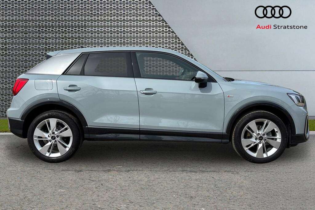 Audi Q2 35 Tfsi S Line S Tronic 2026 LR26KOX Grey #4