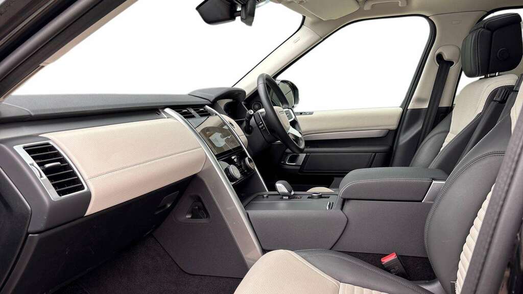 Land Rover Discovery 3.0 D350 Dynamic Hse 2024 KP74UDN Black #3