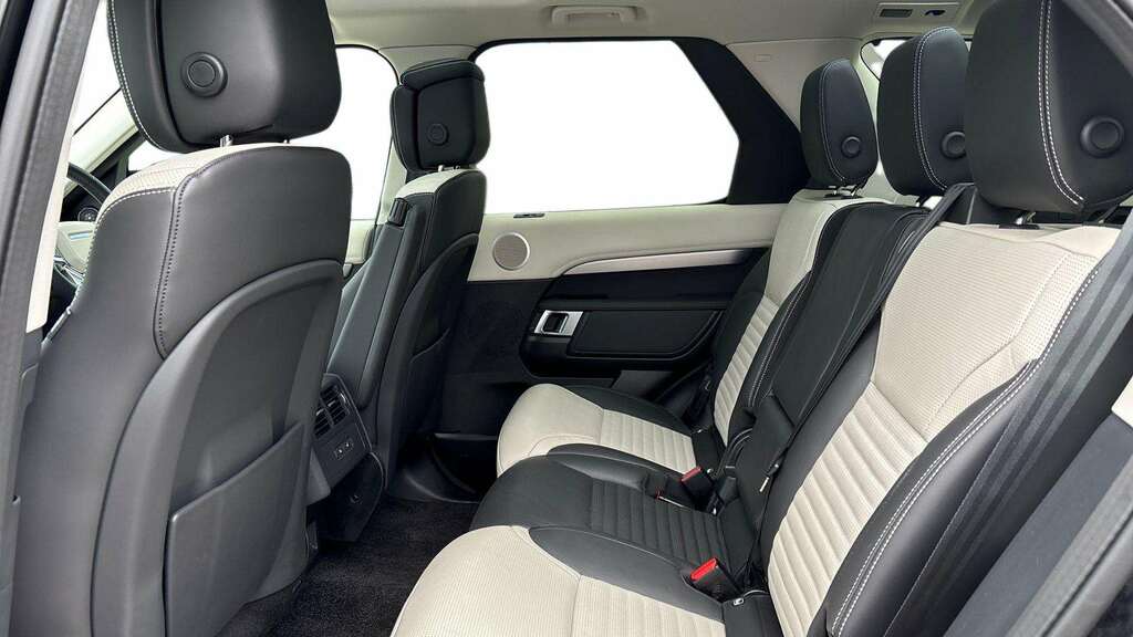 Land Rover Discovery 3.0 D350 Dynamic Hse 2024 KP74UDN Black #4