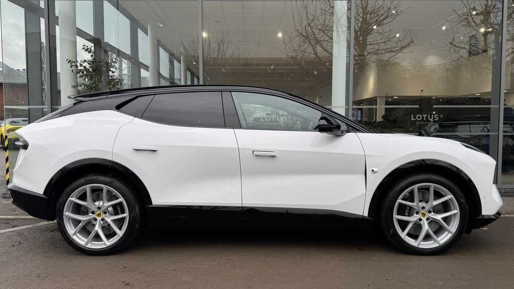 Lotus Eletre 450Kw 600 Gt Se 112Kwh 2025 RV75KOE White #2