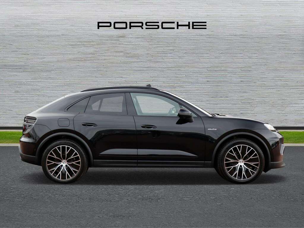 Porsche Macan 4 2026 EY26KLZ Black #2