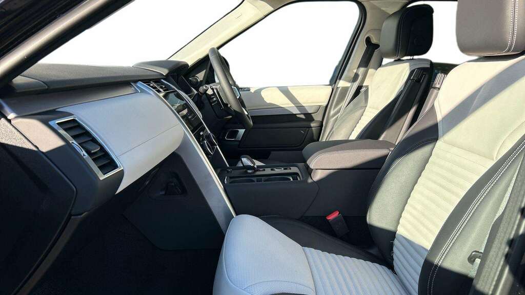 Land Rover Discovery 3.0 D350 Dynamic Se 2025 RJ75OPO Black #3