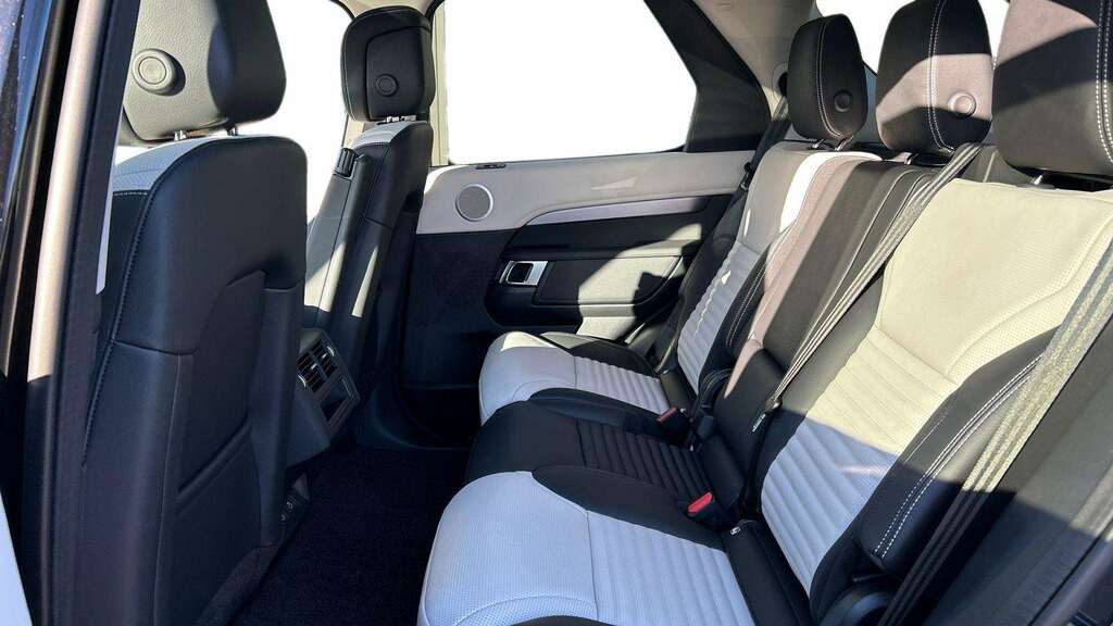 Land Rover Discovery 3.0 D350 Dynamic Se 2025 RJ75OPO Black #4