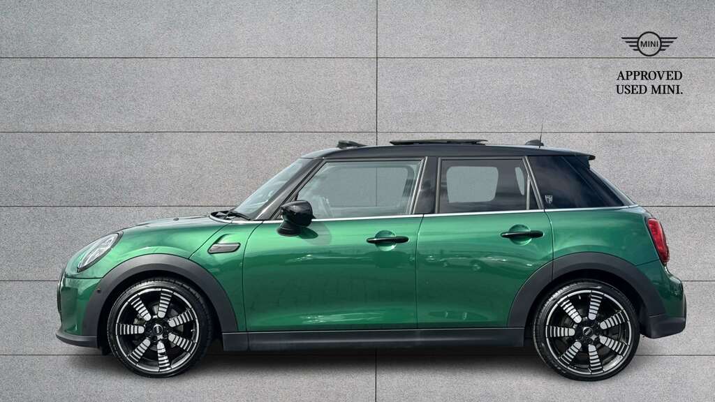 Mini Hatch 1.5 Cooper Exclusive Premium Plus 2023 YA73LTF Green #3